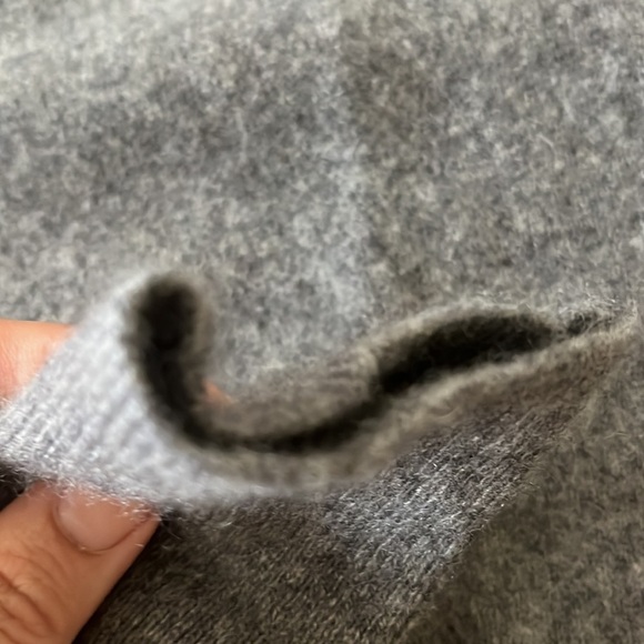 HALOGEN 100% Cashmere Sweater V Neck - Picture 10 of 10